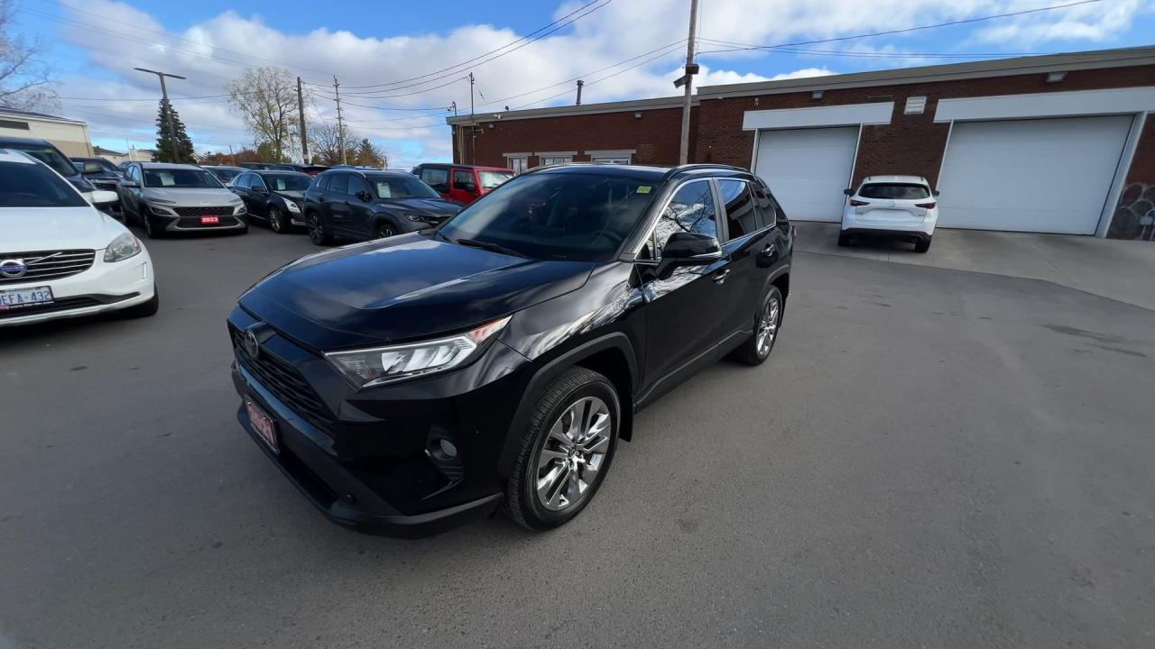 2021 Toyota RAV4 XLE PREMIUM AWD | HTD LEATHER | SUNROOF | CARPLAY Photo3