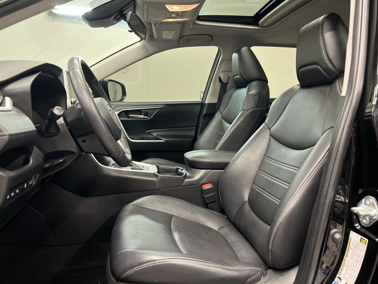 2021 Toyota RAV4 XLE PREMIUM AWD | HTD LEATHER | SUNROOF | CARPLAY Photo