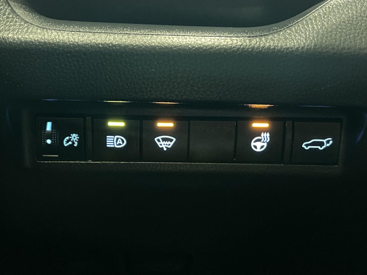 2021 Toyota RAV4 XLE PREMIUM AWD | HTD LEATHER | SUNROOF | CARPLAY Photo