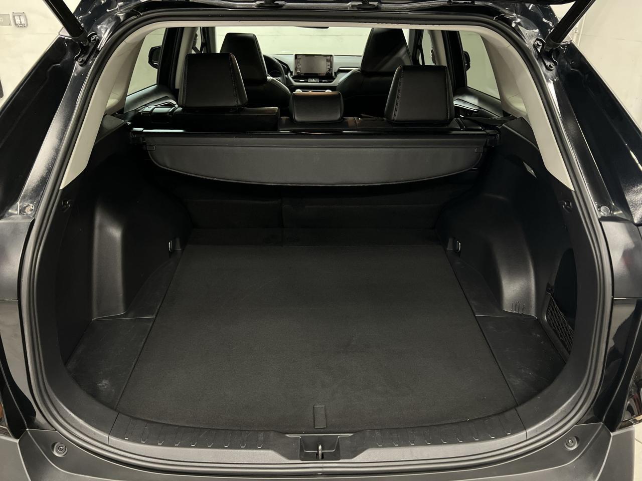 2021 Toyota RAV4 XLE PREMIUM AWD | HTD LEATHER | SUNROOF | CARPLAY Photo