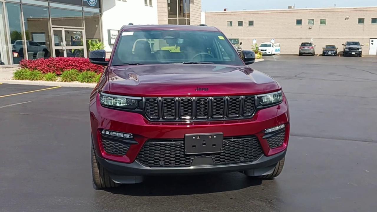 2025 Jeep Grand Cherokee LIMITED 4X4 Photo2