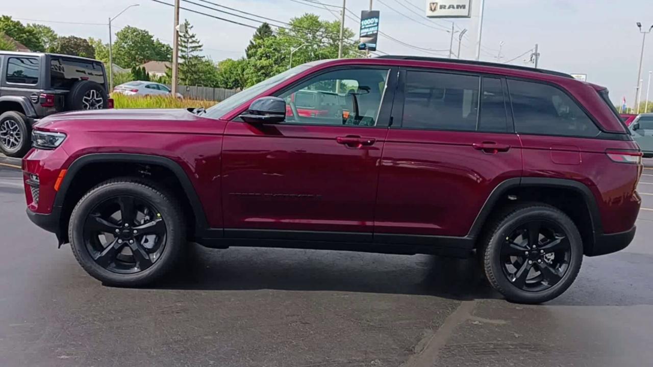 2025 Jeep Grand Cherokee LIMITED 4X4 Photo4