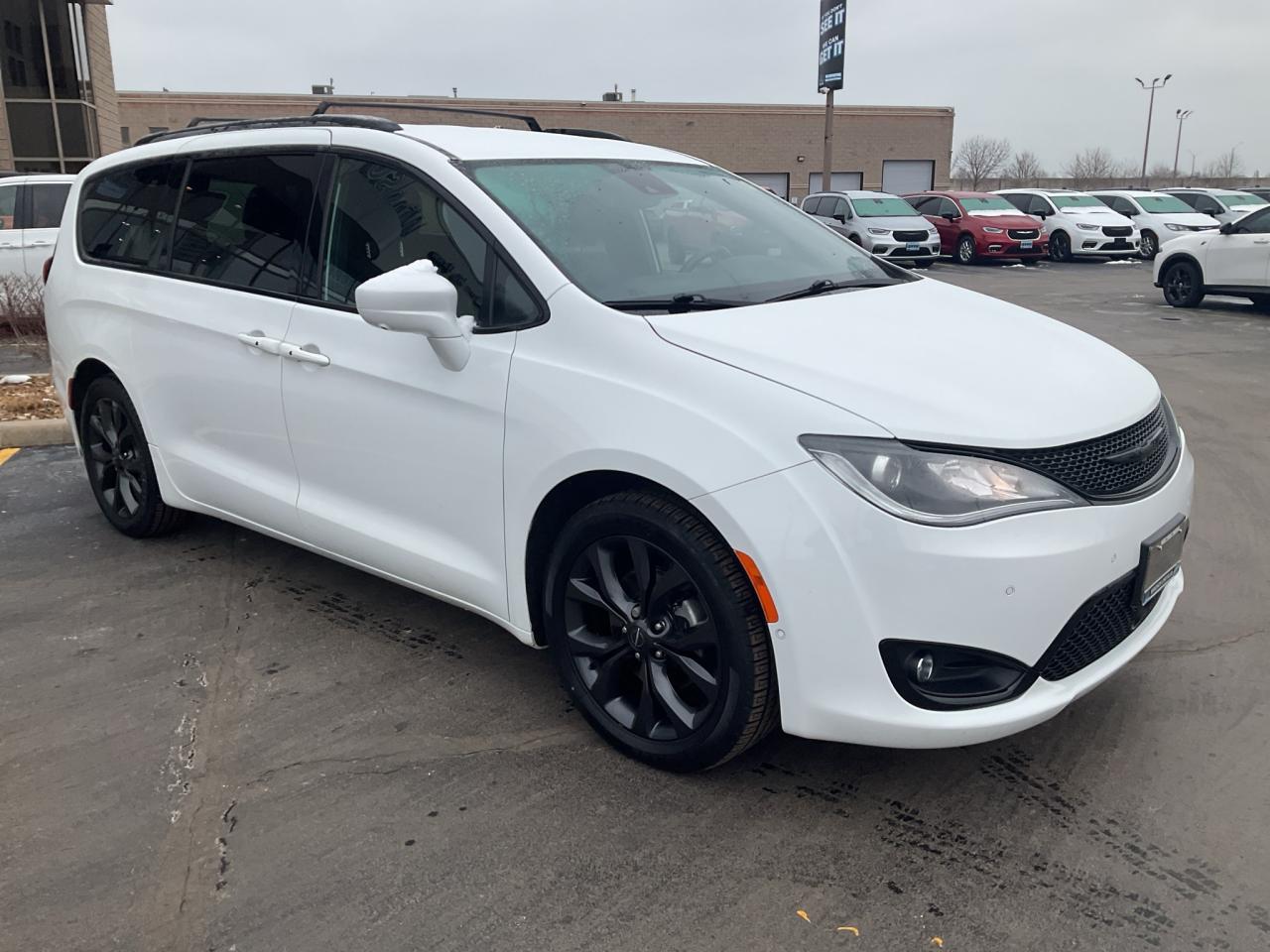 2020 Chrysler Pacifica S APPEARANCE PKG / ADV SAFETY / NAV / 20 WHEELS Photo2