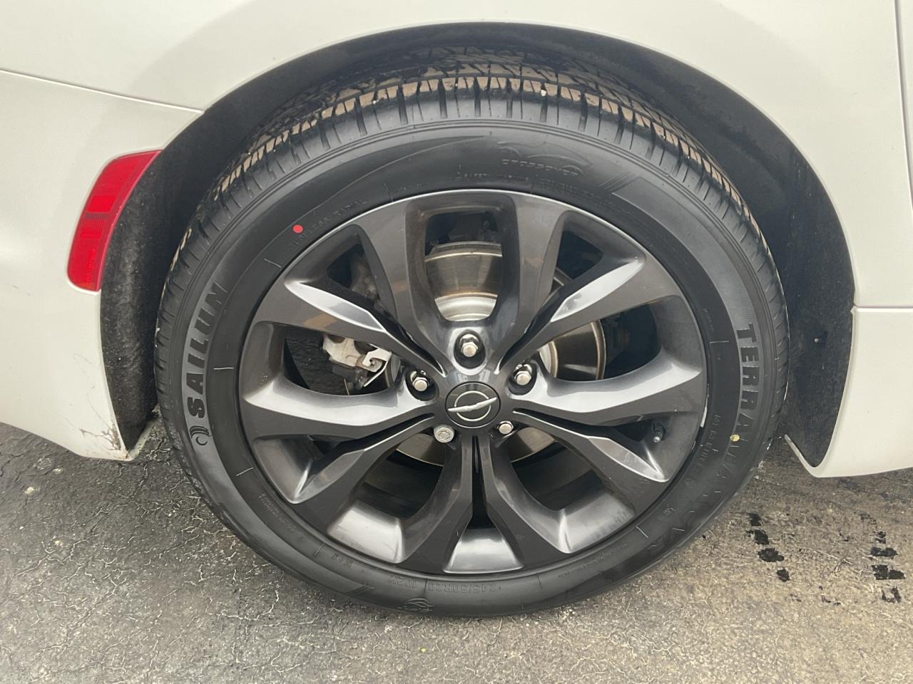 2020 Chrysler Pacifica S APPEARANCE PKG / ADV SAFETY / NAV / 20 WHEELS Photo4