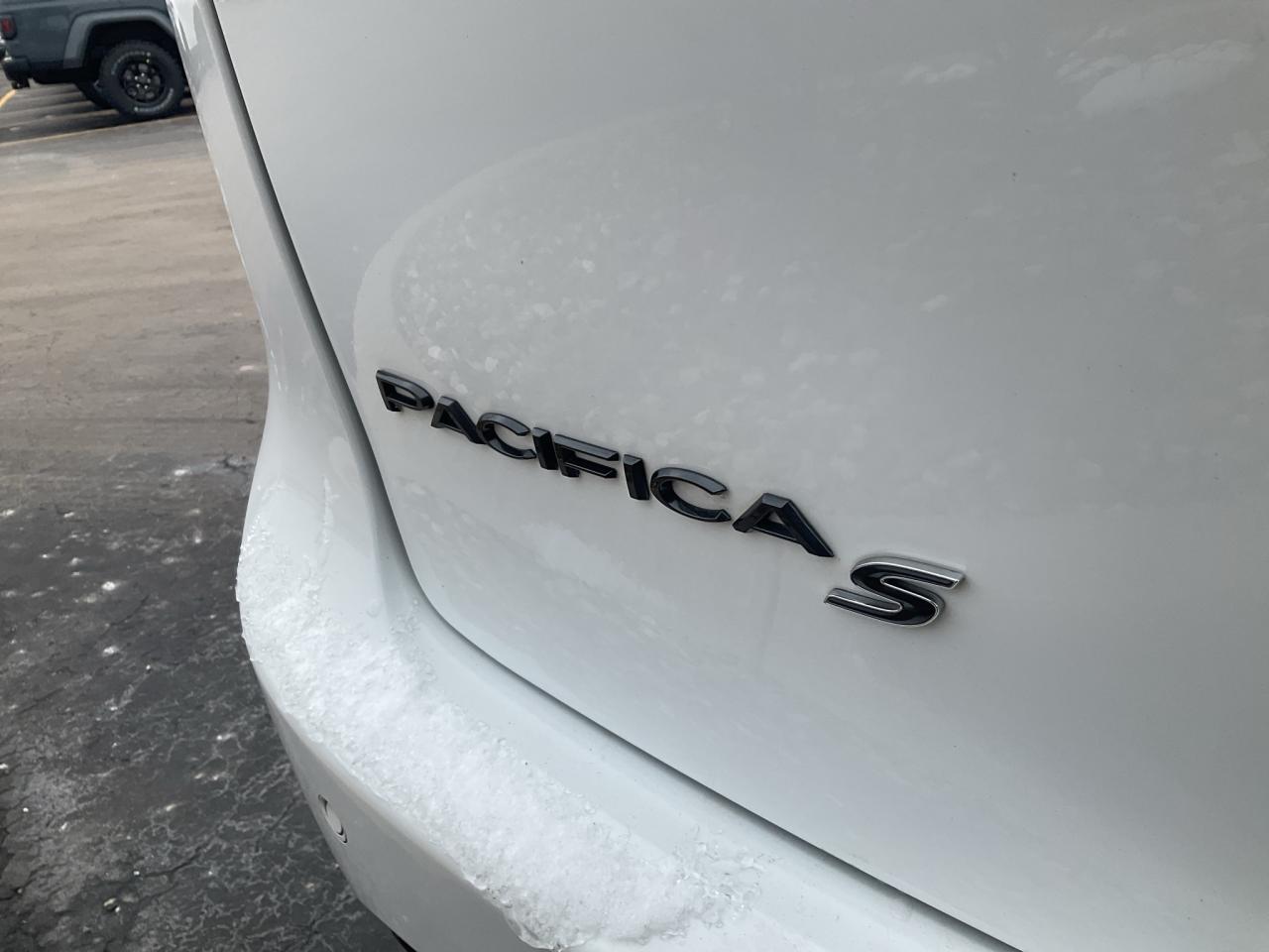 2020 Chrysler Pacifica S APPEARANCE PKG / ADV SAFETY / NAV / 20 WHEELS Photo