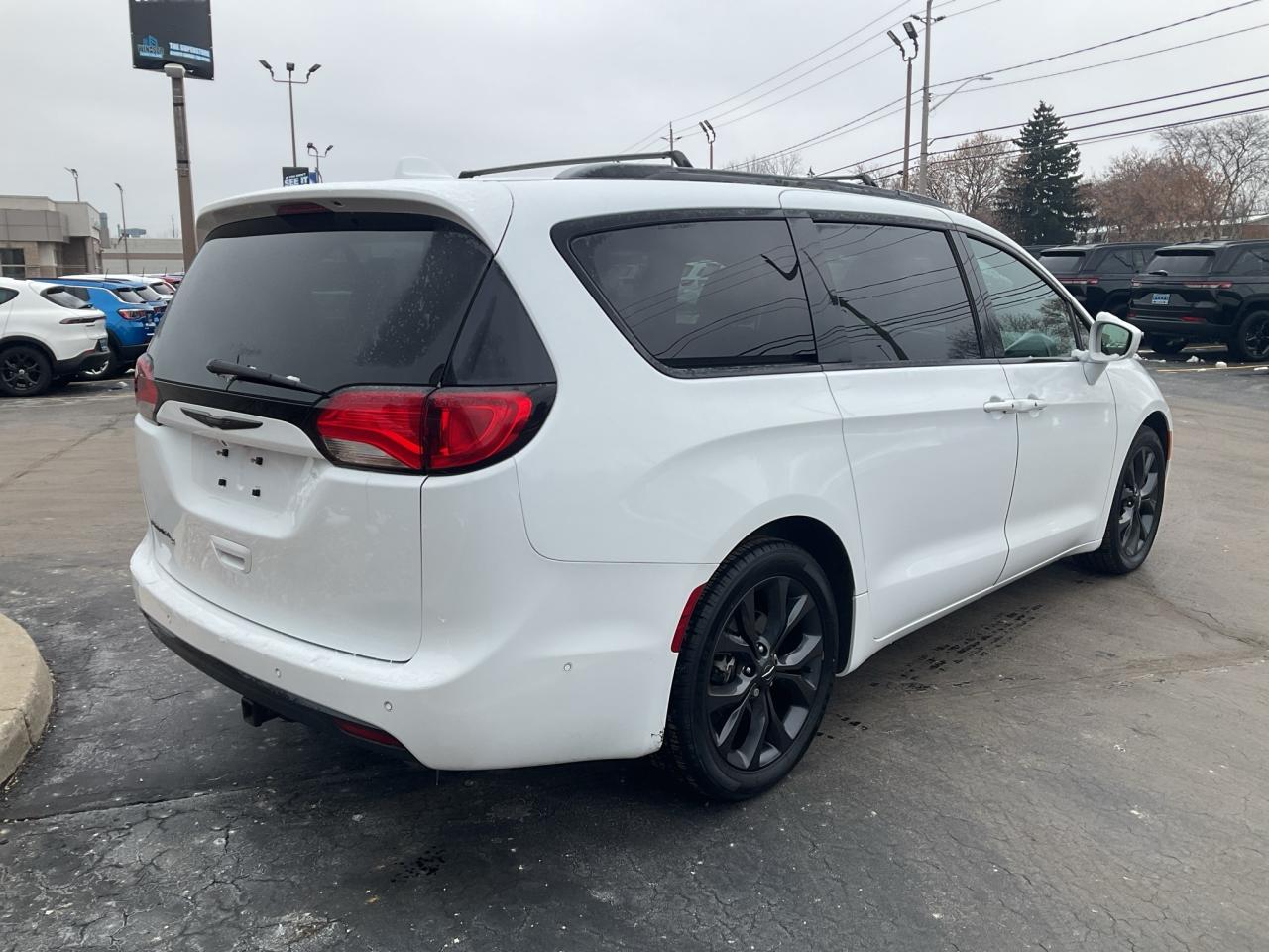 2020 Chrysler Pacifica S APPEARANCE PKG / ADV SAFETY / NAV / 20 WHEELS Photo