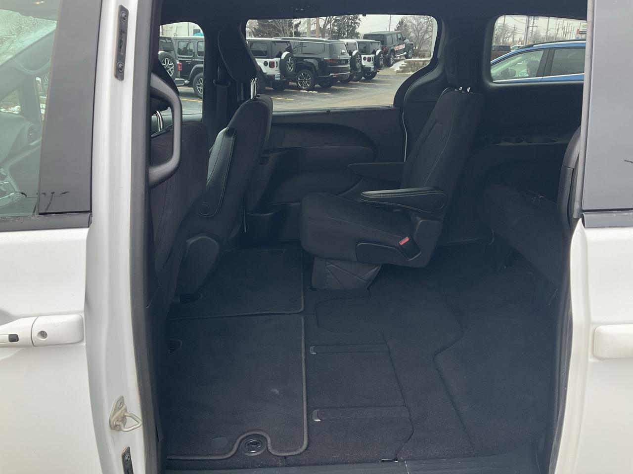 2020 Chrysler Pacifica S APPEARANCE PKG / ADV SAFETY / NAV / 20 WHEELS Photo