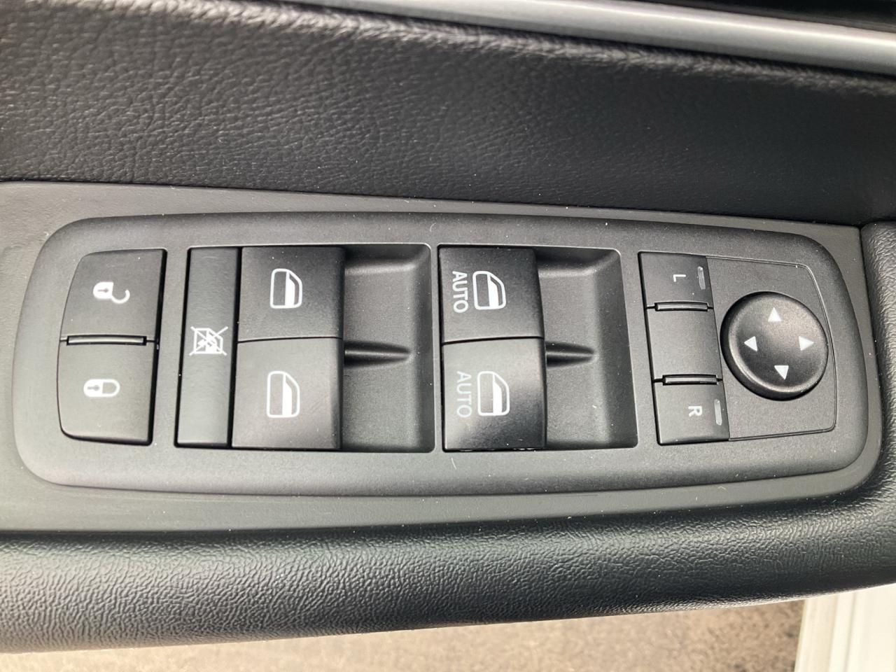 2020 Chrysler Pacifica S APPEARANCE PKG / ADV SAFETY / NAV / 20 WHEELS Photo