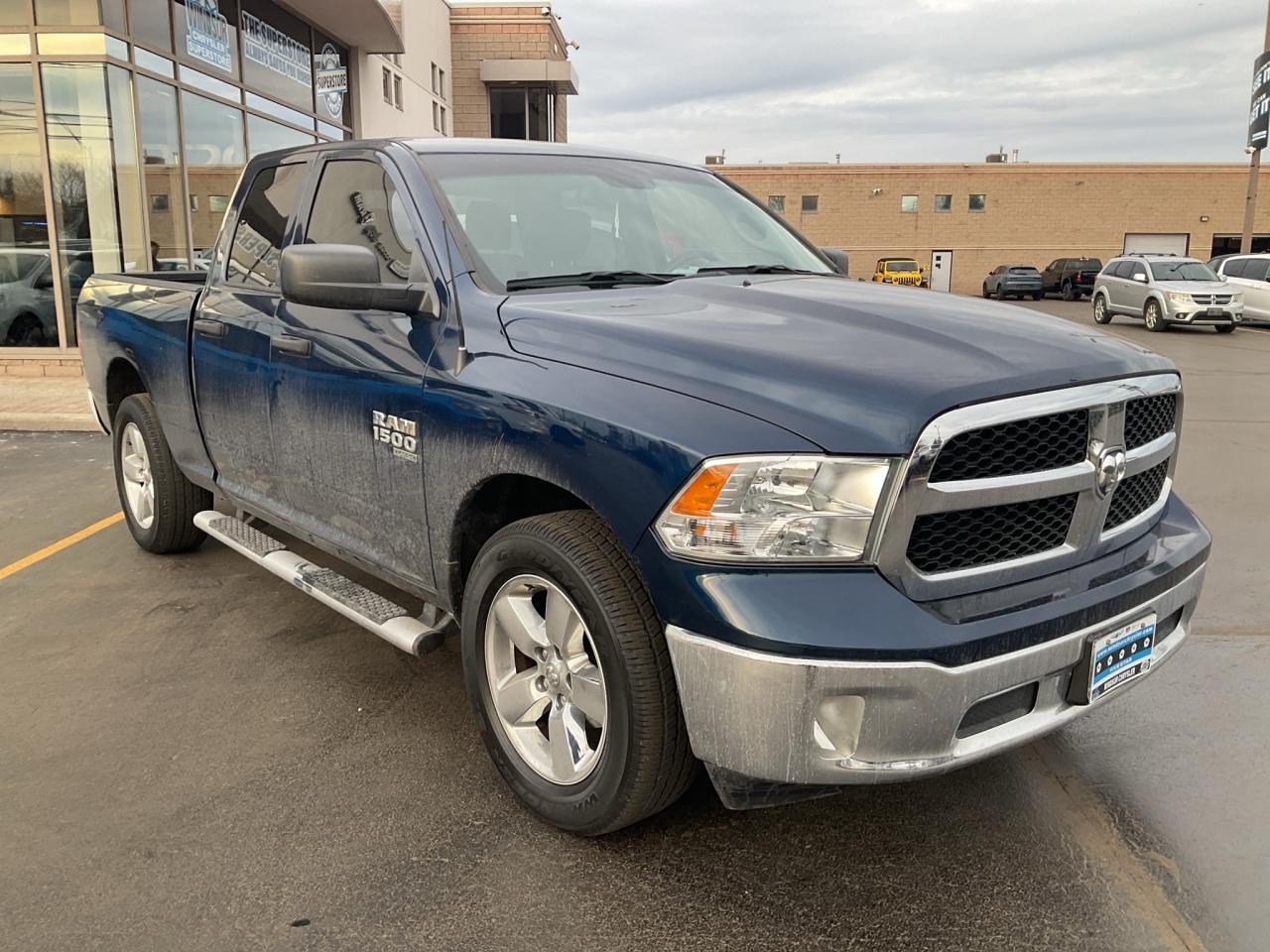 2019 RAM 1500 Crew Cab SXT PLUS QUAD CAB / V6 / 20 WHEELS / FOG LAMPS Photo