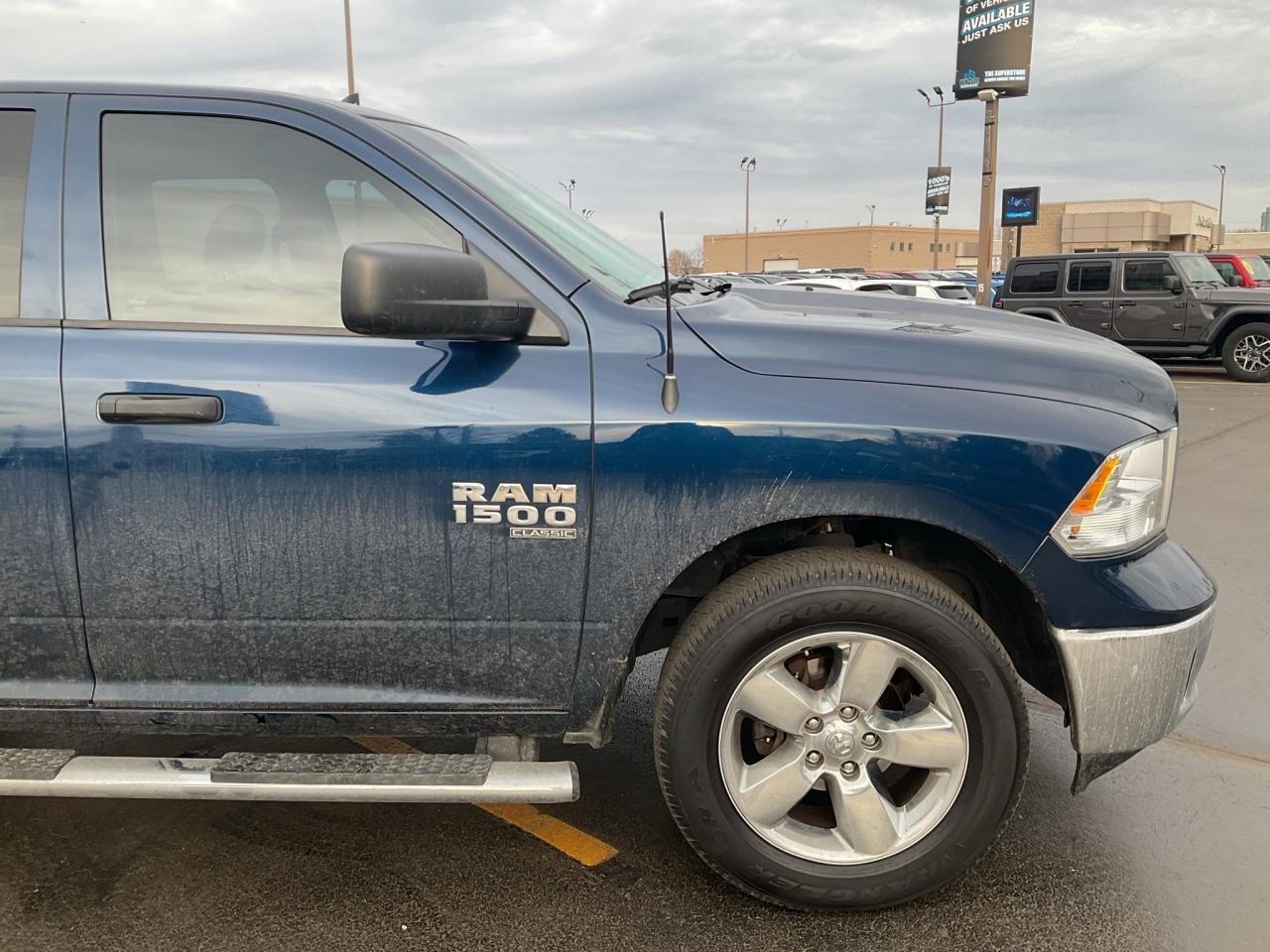 2019 RAM 1500 Crew Cab SXT PLUS QUAD CAB / V6 / 20 WHEELS / FOG LAMPS Photo