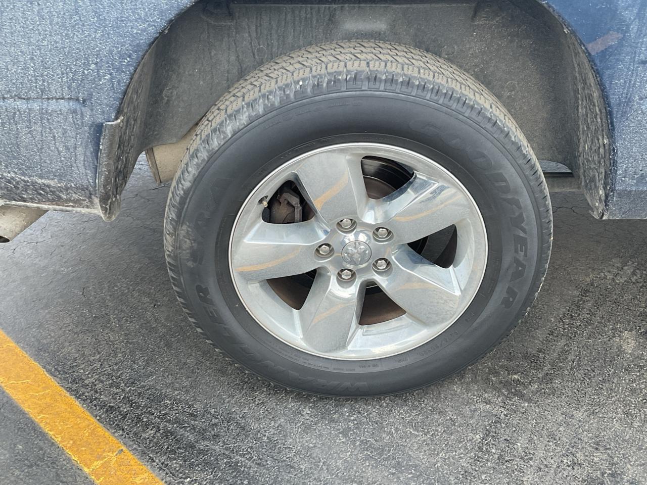 2019 RAM 1500 Crew Cab SXT PLUS QUAD CAB / V6 / 20 WHEELS / FOG LAMPS Photo