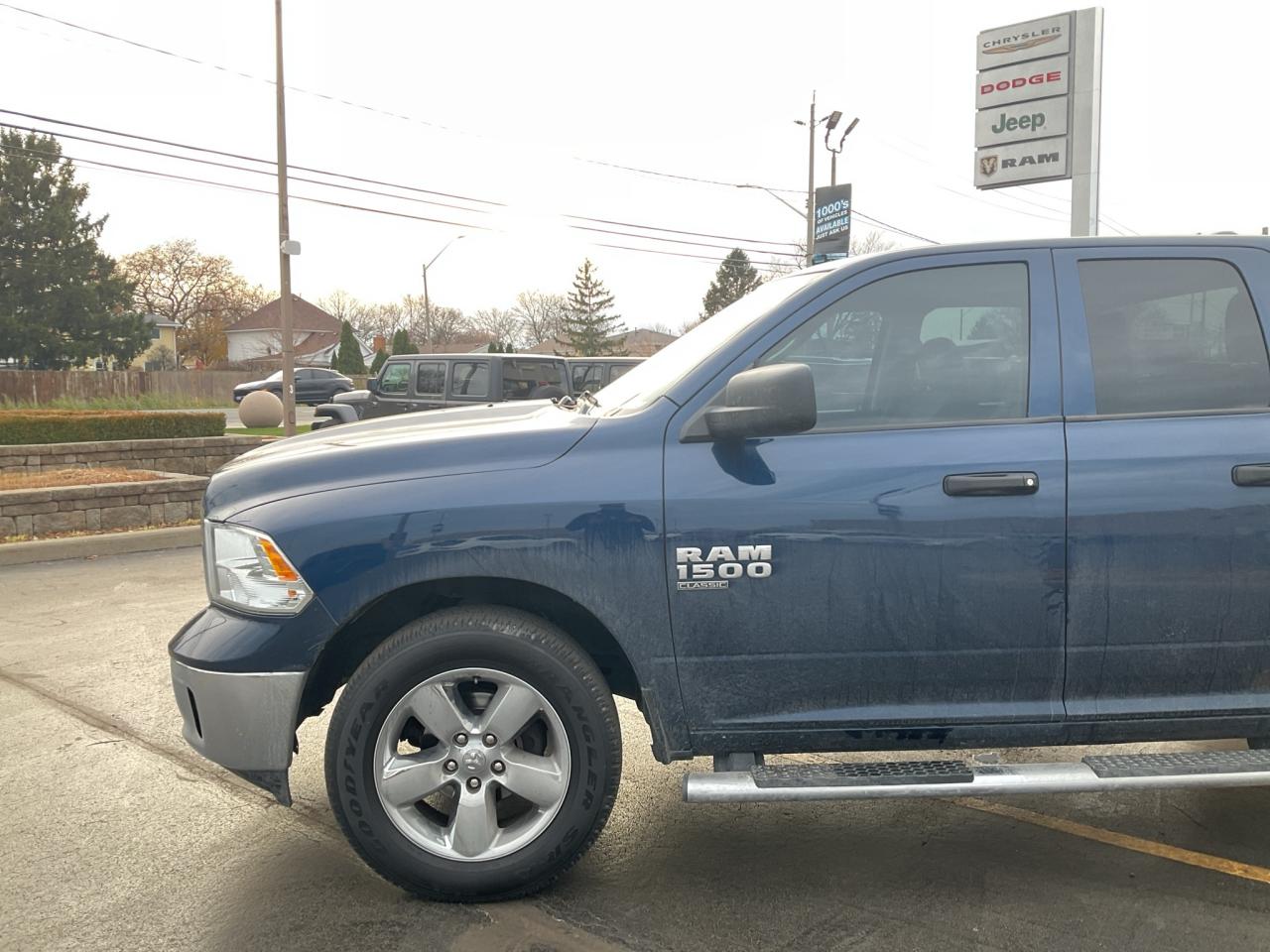2019 RAM 1500 Crew Cab SXT PLUS QUAD CAB / V6 / 20 WHEELS / FOG LAMPS Photo