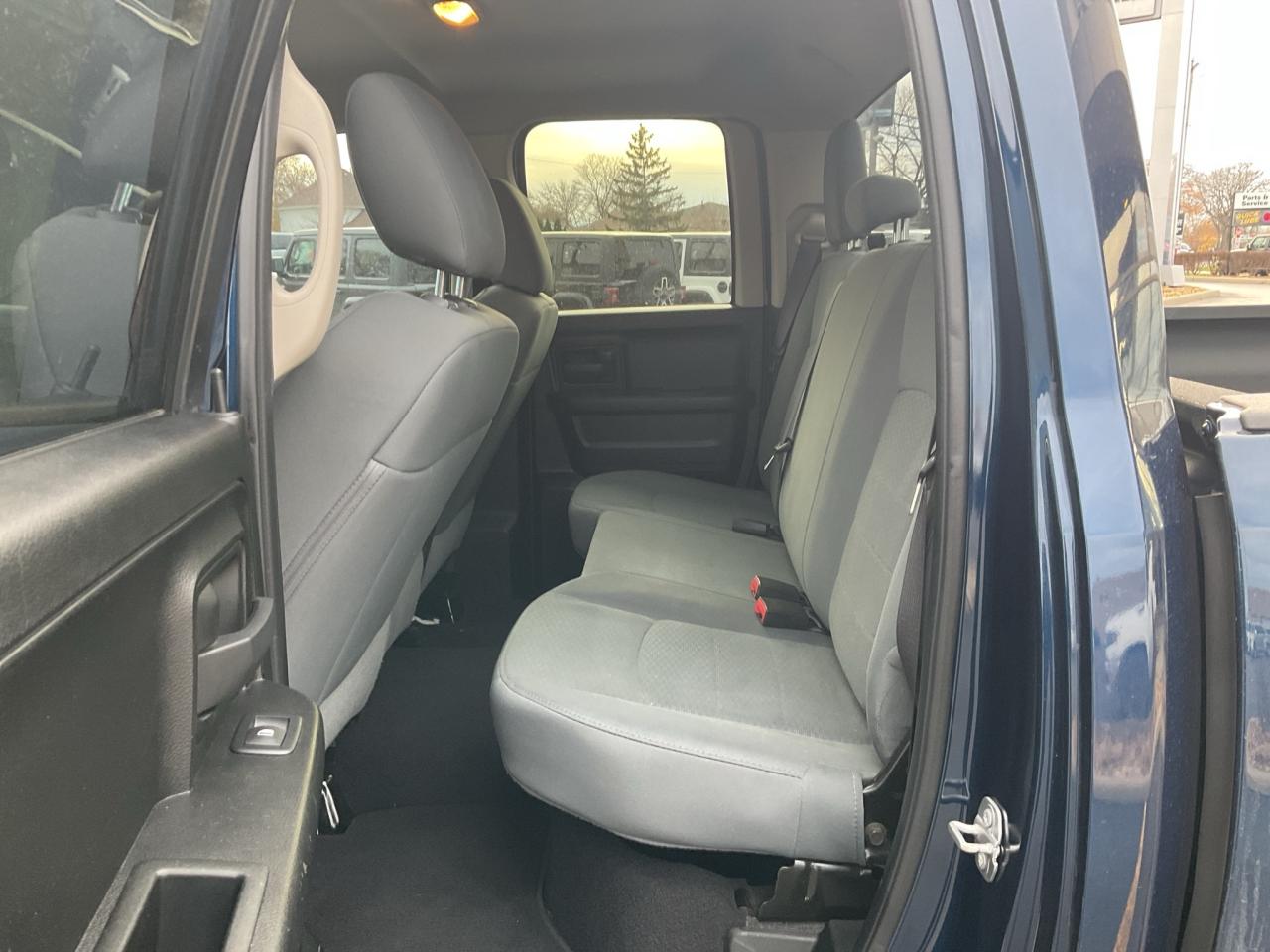 2019 RAM 1500 Crew Cab SXT PLUS QUAD CAB / V6 / 20 WHEELS / FOG LAMPS Photo