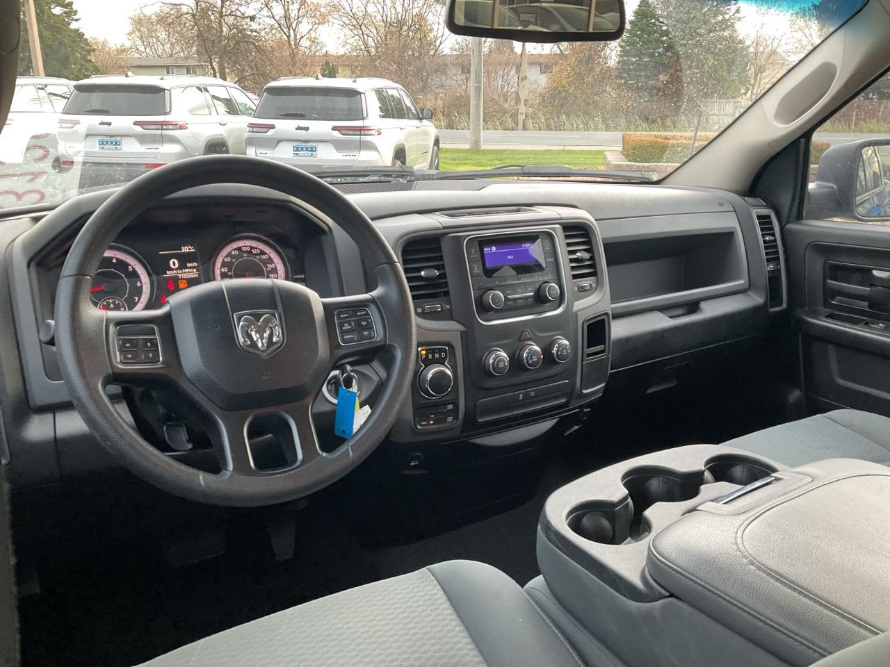 2019 RAM 1500 Crew Cab SXT PLUS QUAD CAB / V6 / 20 WHEELS / FOG LAMPS Photo