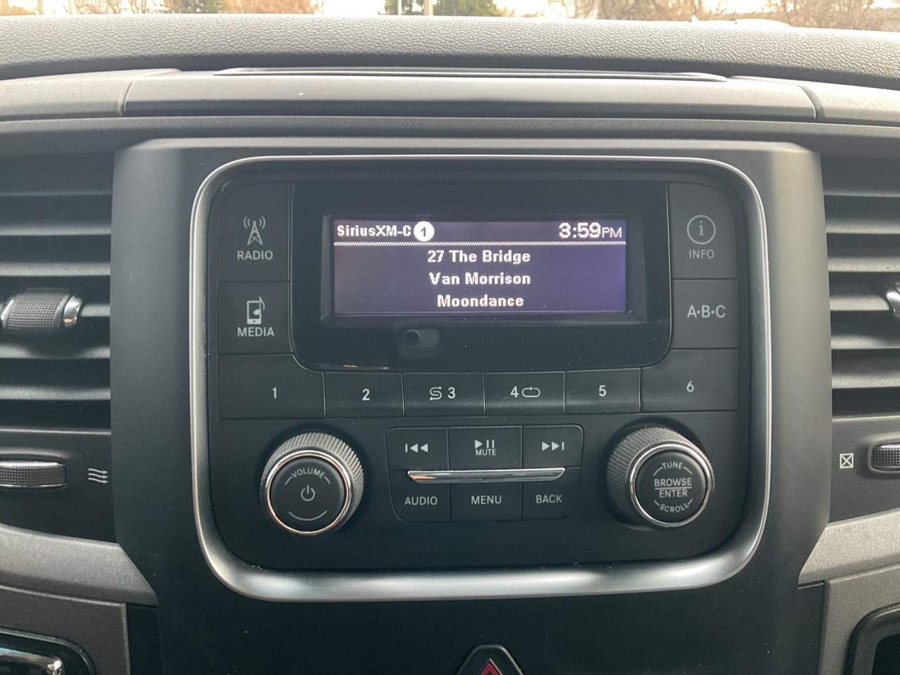 2019 RAM 1500 Crew Cab SXT PLUS QUAD CAB / V6 / 20 WHEELS / FOG LAMPS Photo