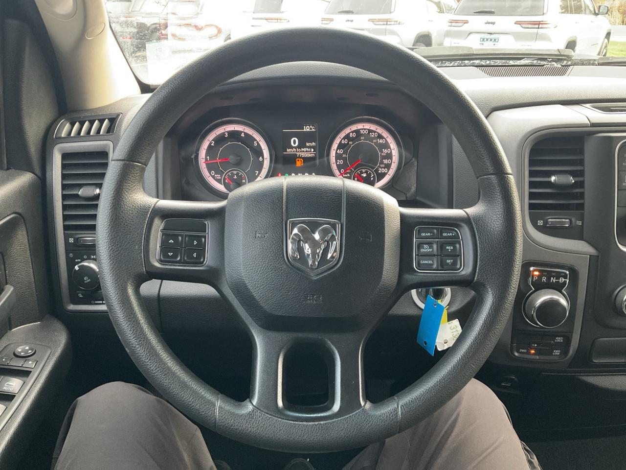 2019 RAM 1500 Crew Cab SXT PLUS QUAD CAB / V6 / 20 WHEELS / FOG LAMPS Photo