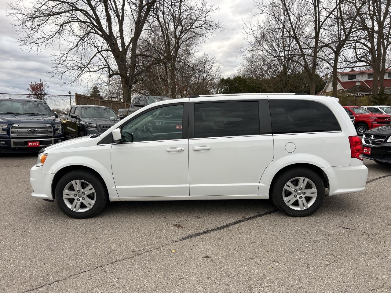 2020 Dodge Grand Caravan CREW, HEATED LEATHER, POWER SLIDING DOORS! - Photo #9