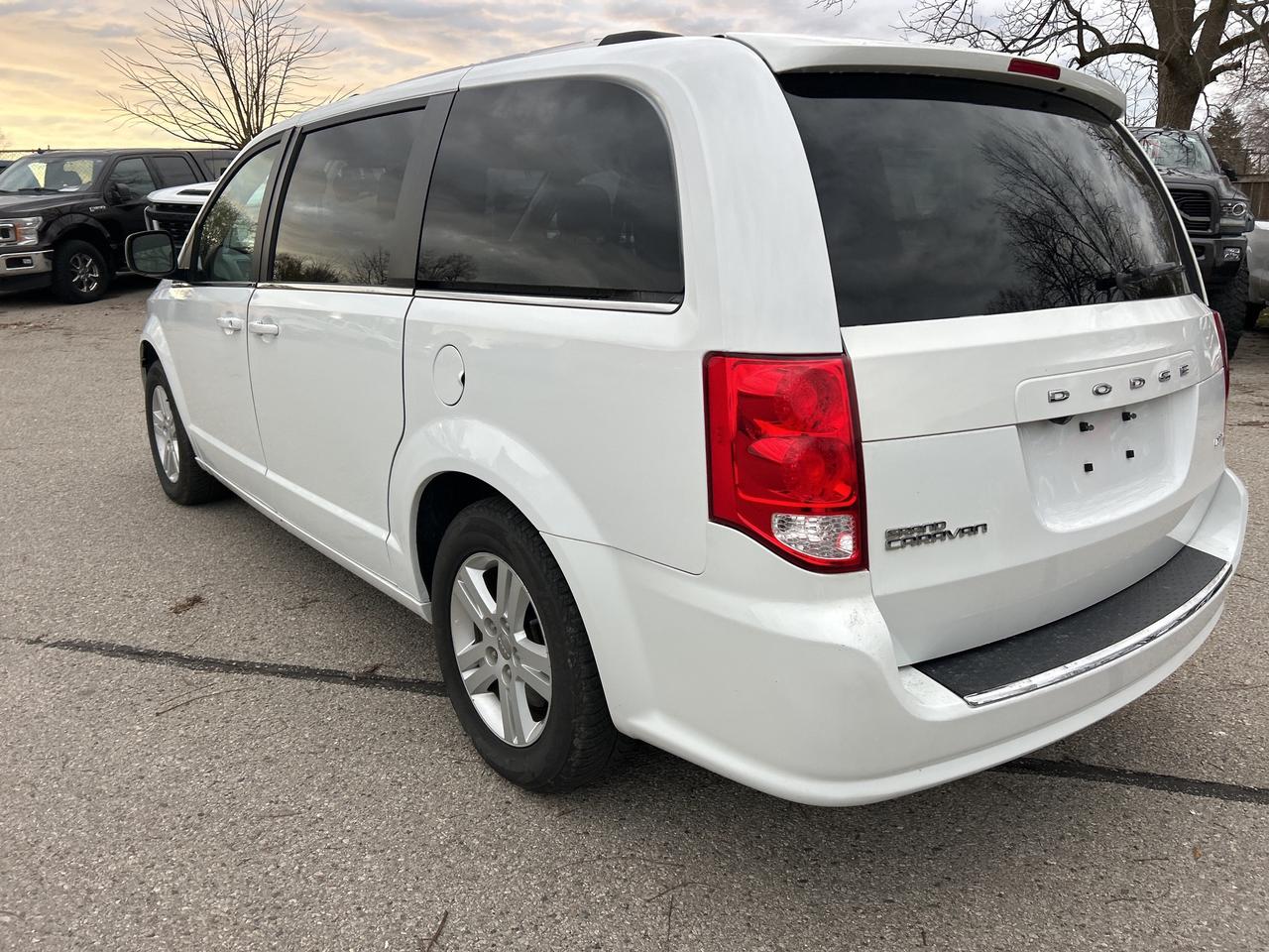 2020 Dodge Grand Caravan CREW, HEATED LEATHER, POWER SLIDING DOORS! Photo