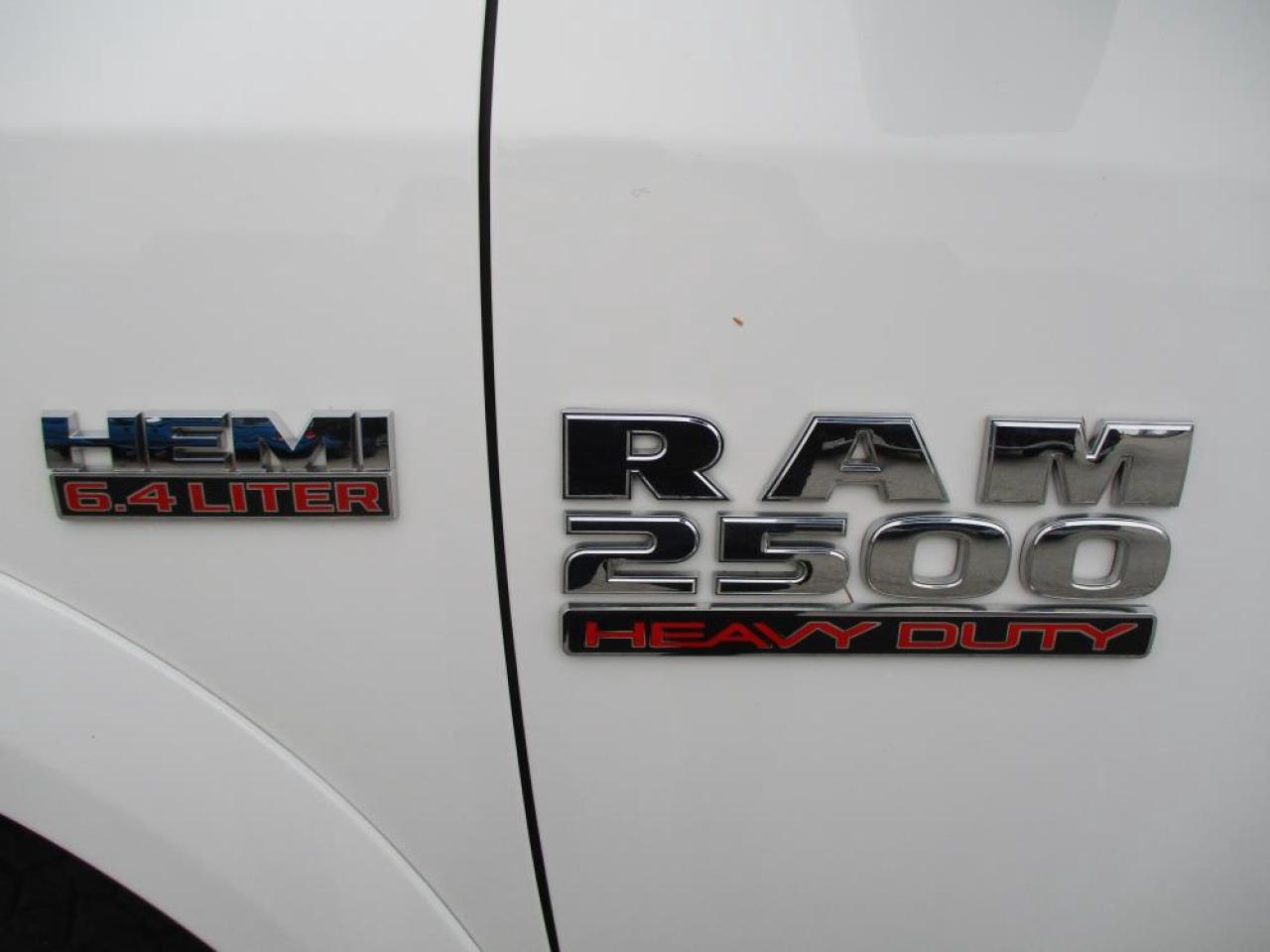 2018 RAM 2500 Laramie Crew Cab 4x4 Photo9