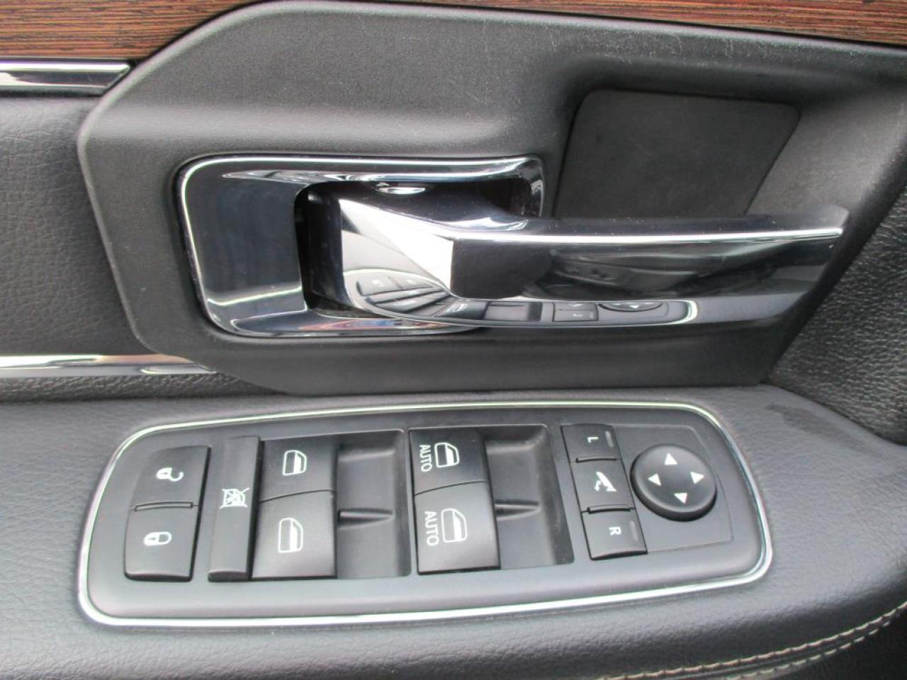 2018 RAM 2500 Laramie Crew Cab 4x4 Photo10