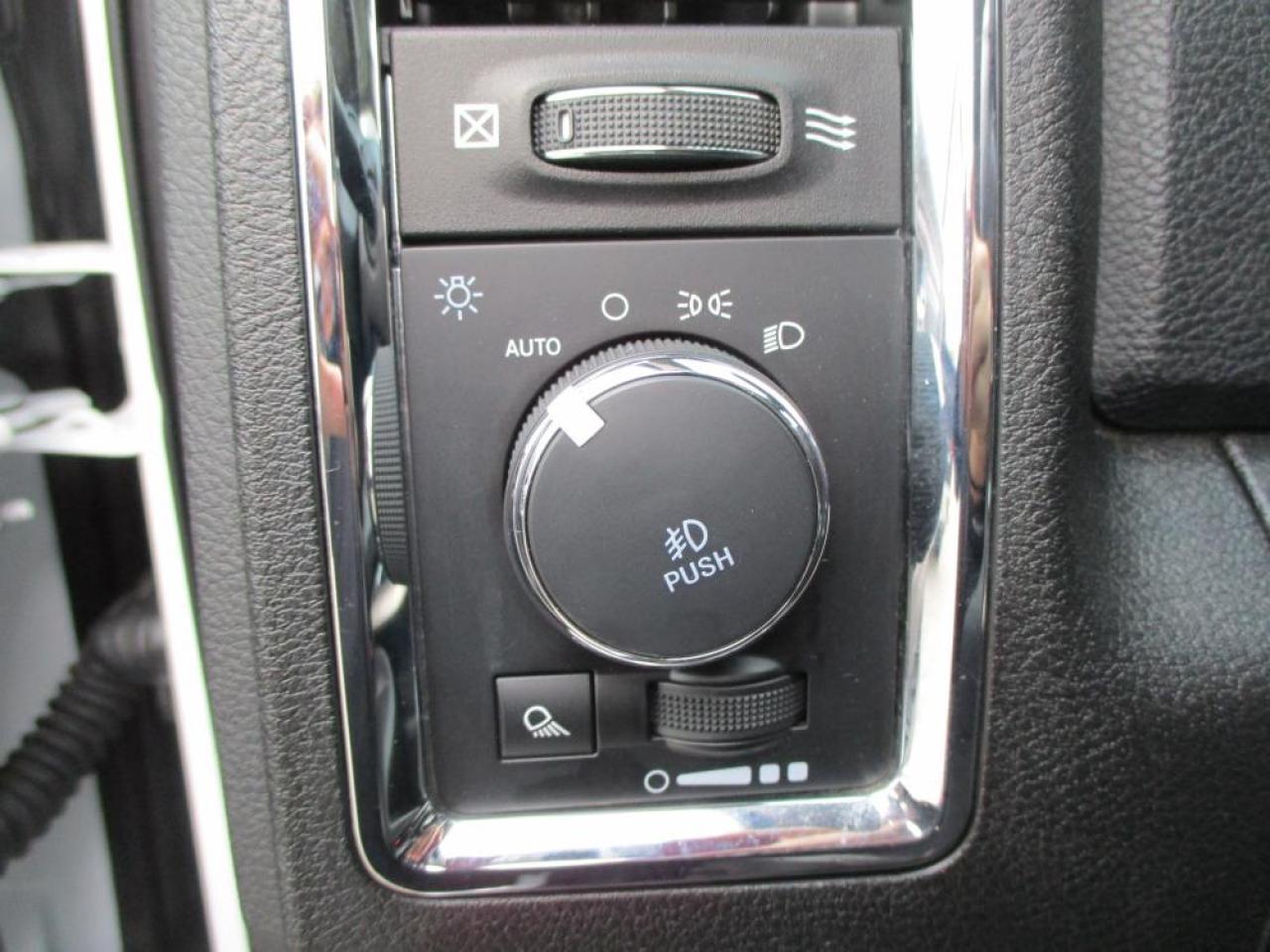 2018 RAM 2500 Laramie Crew Cab 4x4 Photo11