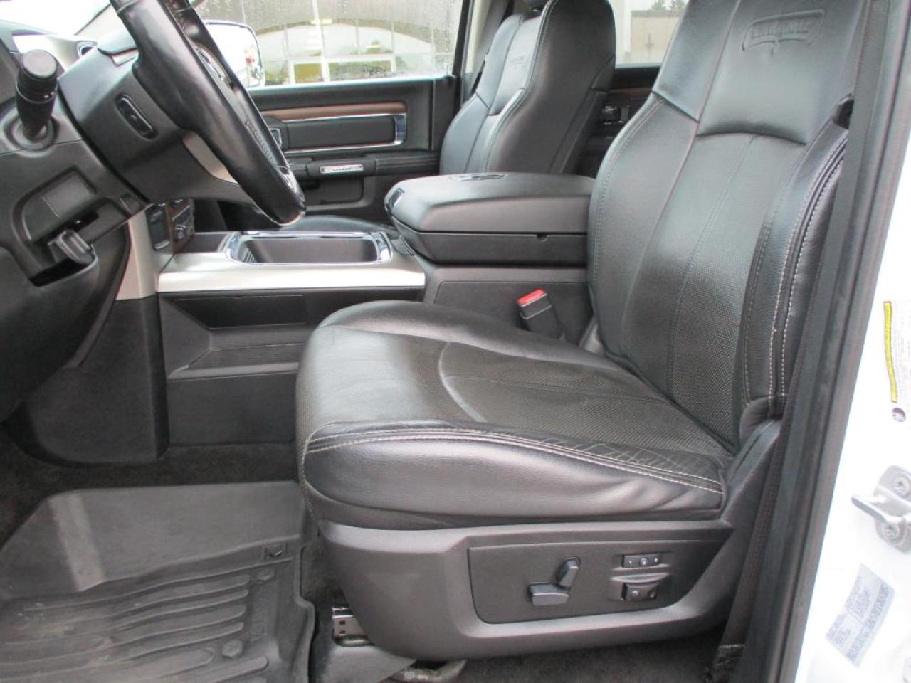 2018 RAM 2500 Laramie Crew Cab 4x4 Photo12