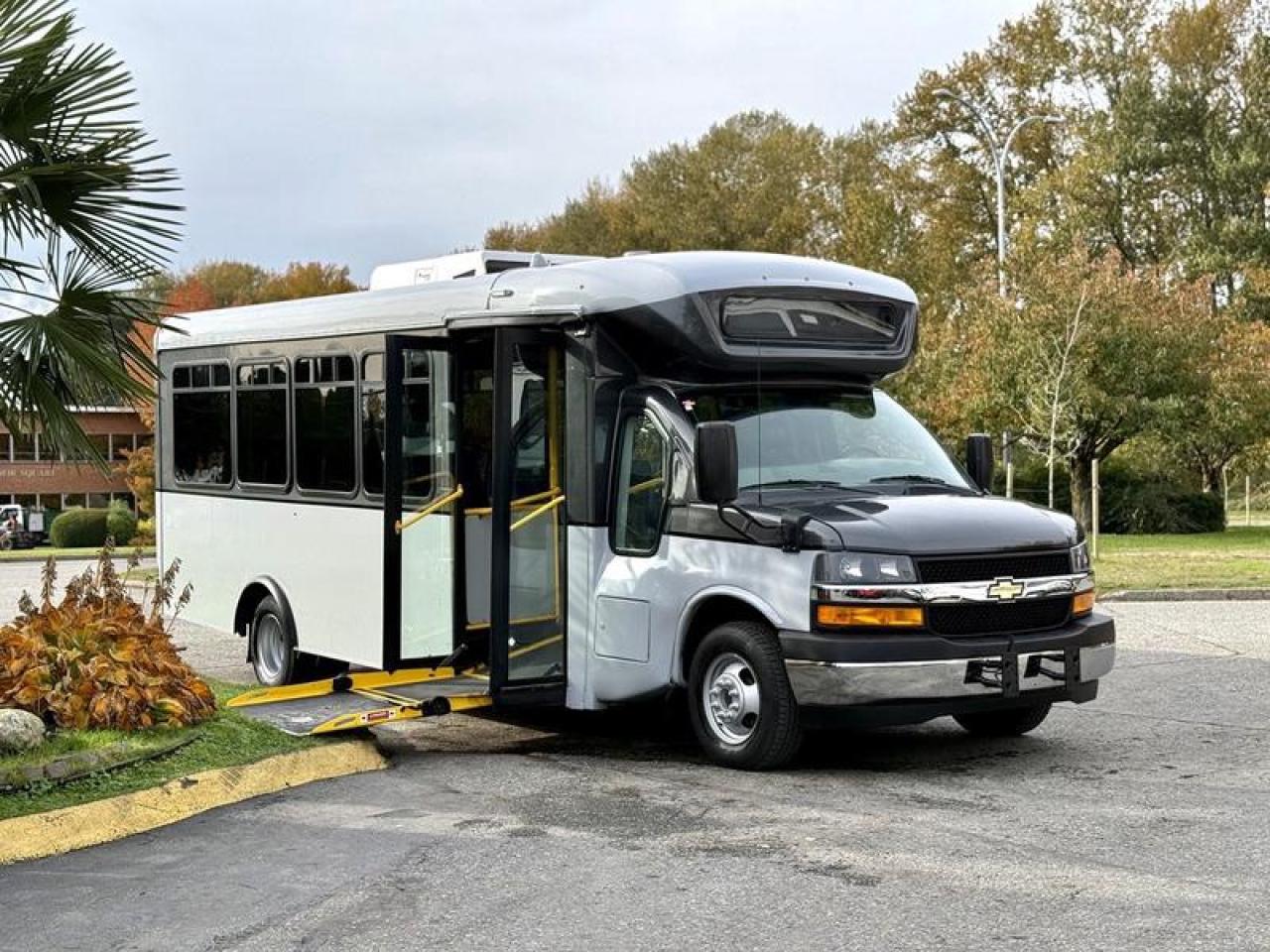 Used 2019 Chevrolet Express 4500 22-Passenger Shuttle Bus with Wheelchair Ramp for sale in Burnaby, BC