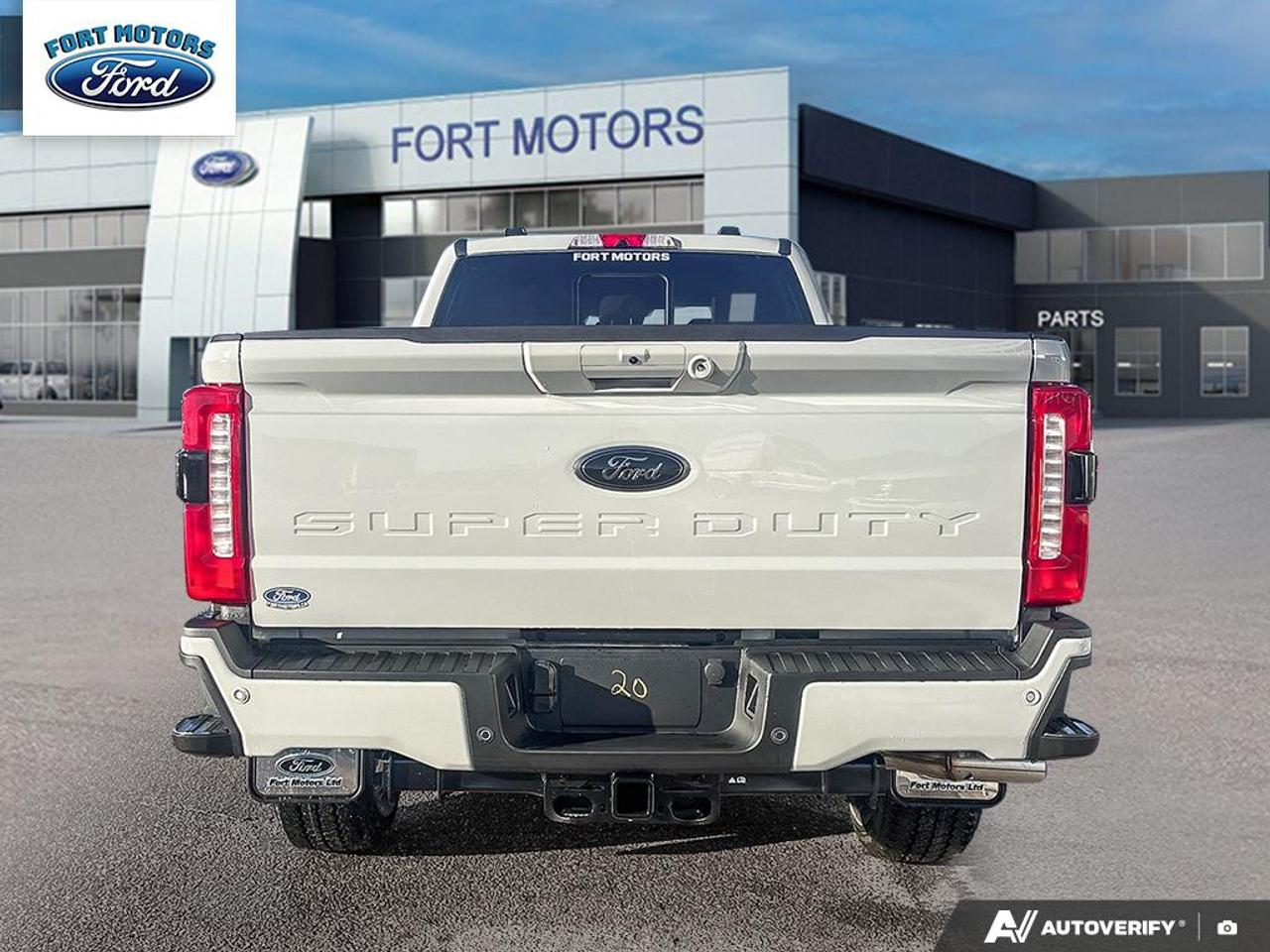 2026 Ford SUPERDUTY F-350® Lariat® Photo4