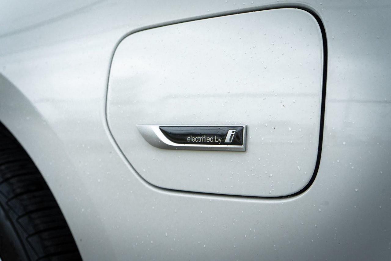 2022 BMW 3 Series 330e xDrive Photo