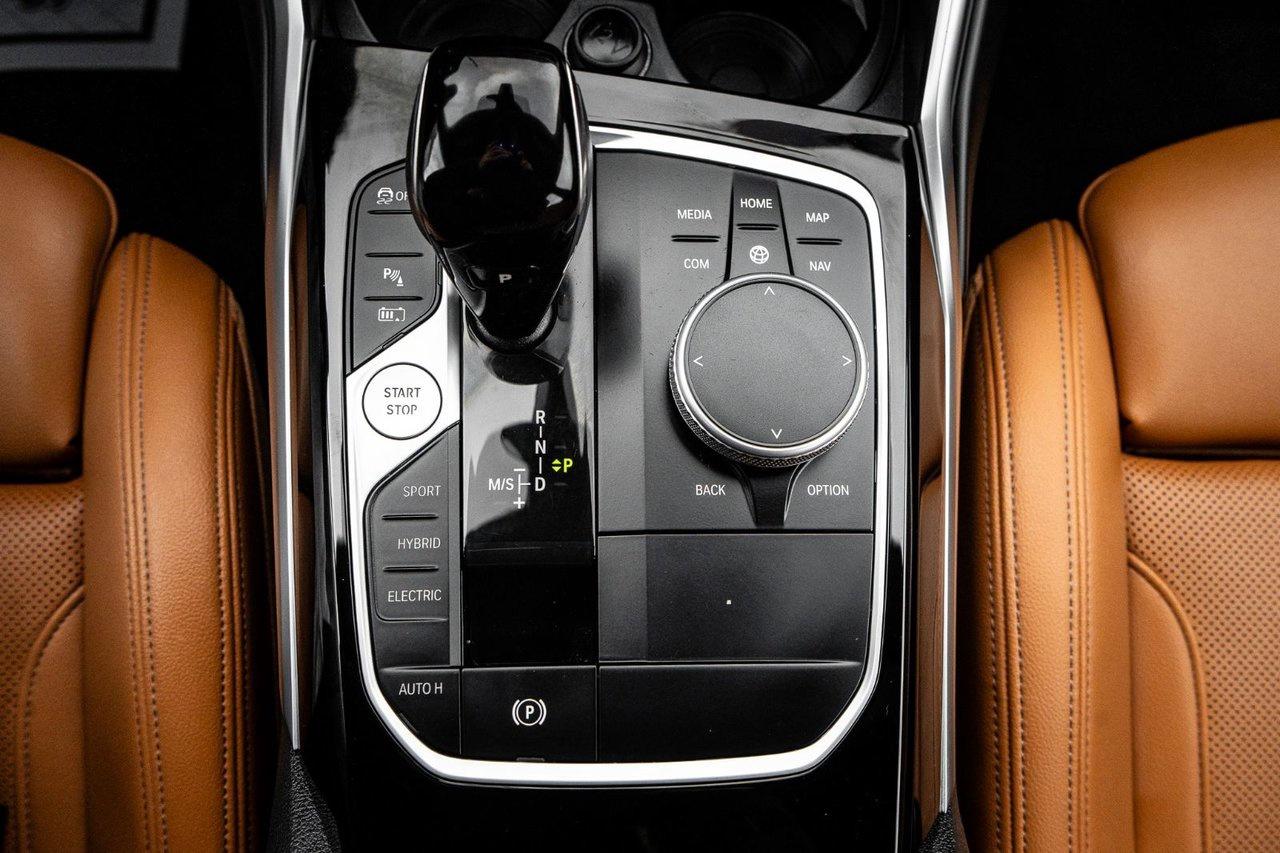 2022 BMW 3 Series 330e xDrive Photo