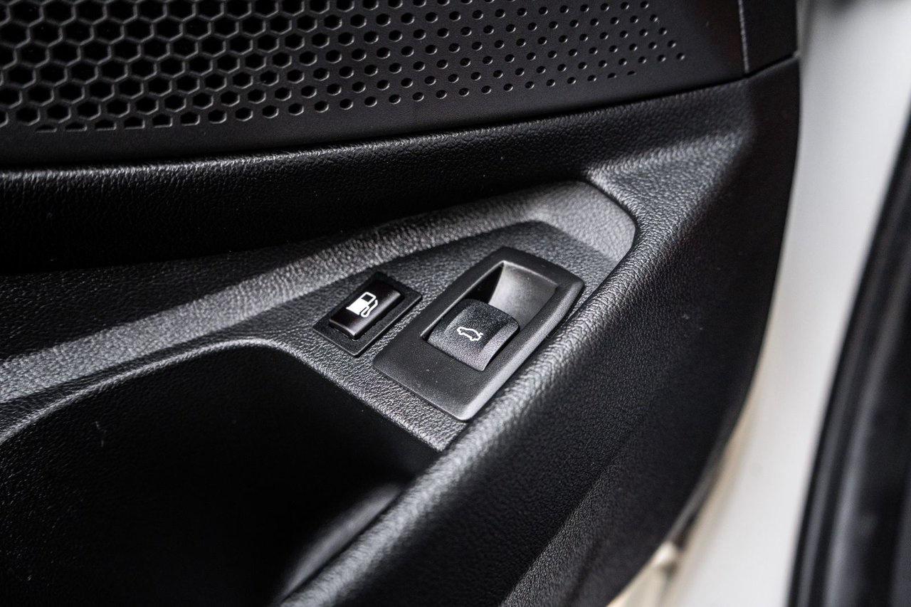 2022 BMW 3 Series 330e xDrive Photo