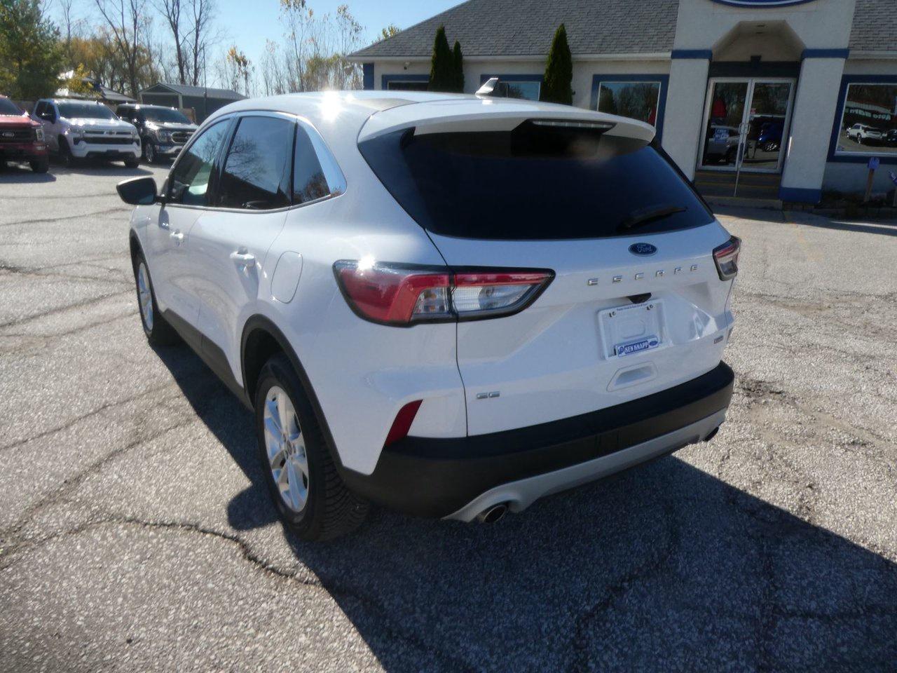 2022 Ford Escape SE SE Hybrid Photo2