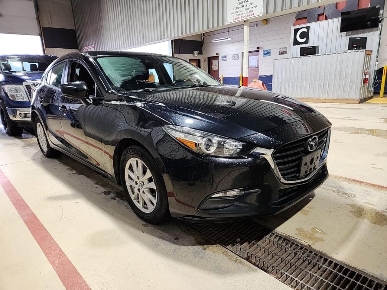 2018 Mazda MAZDA3 i Touring - Photo #4