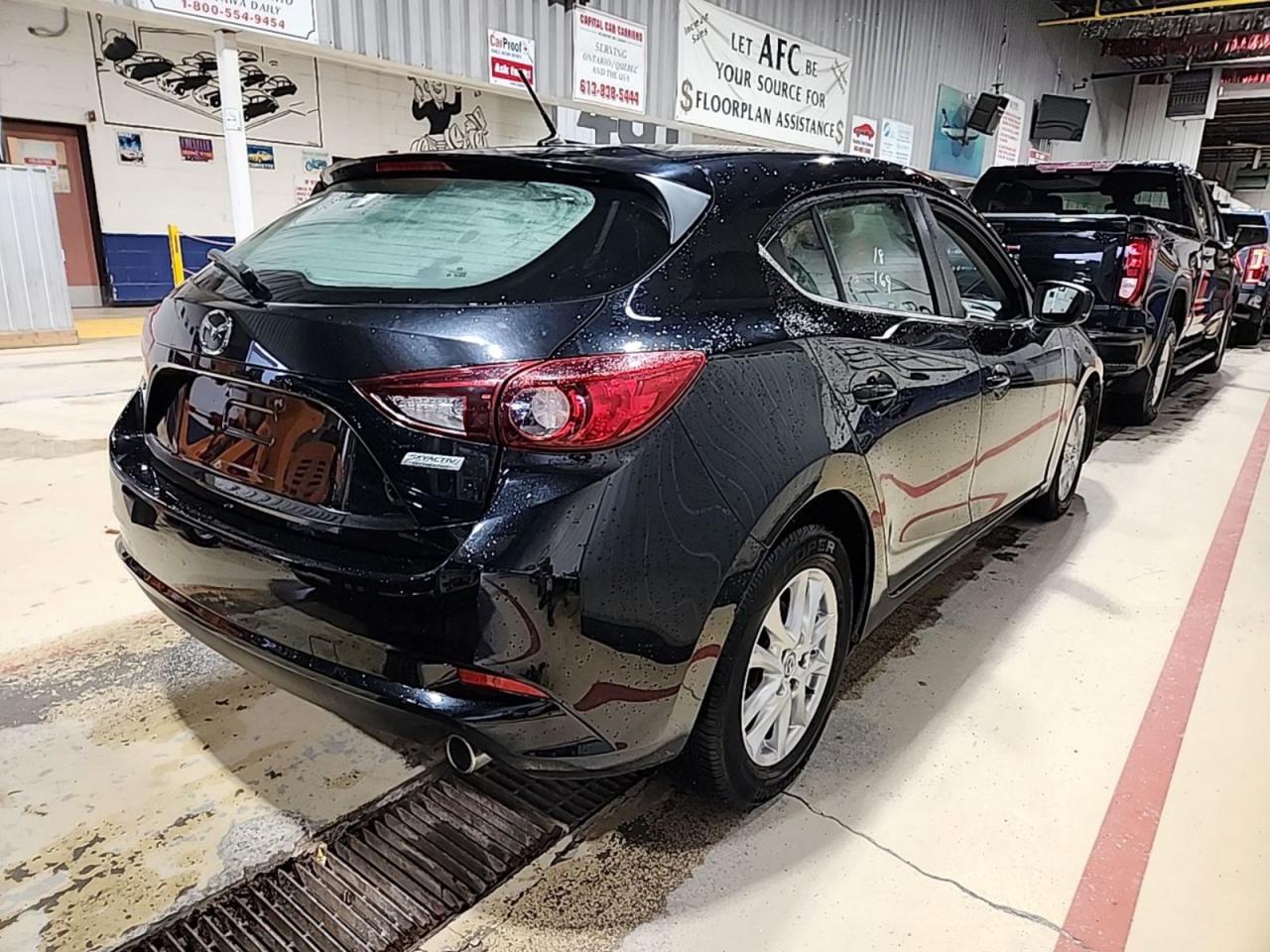 2018 Mazda MAZDA3 i Touring - Photo #3