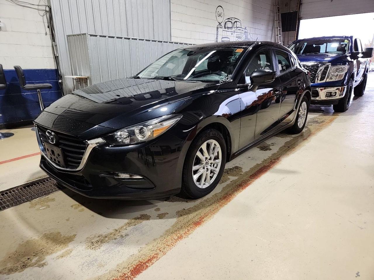 2018 Mazda MAZDA3 i Touring - Photo #1