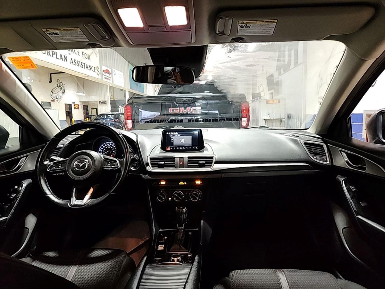 2018 Mazda MAZDA3 i Touring - Photo #6