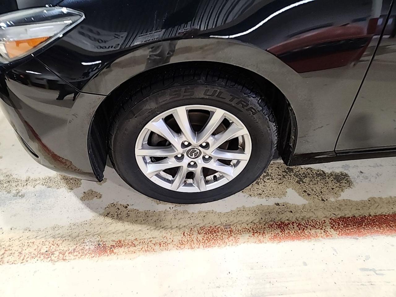 2018 Mazda MAZDA3 i Touring - Photo #8