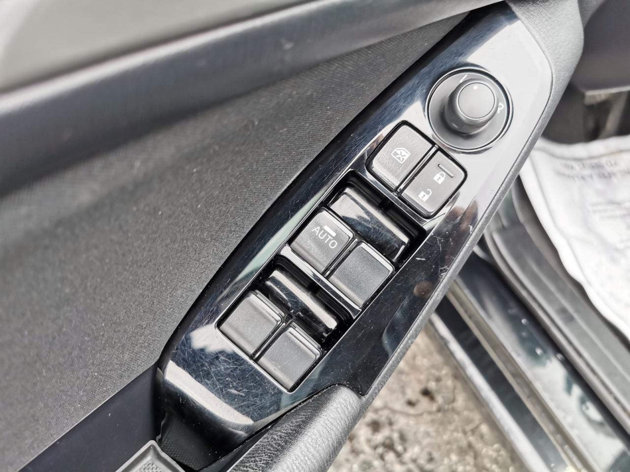 2018 Mazda MAZDA3 i Touring - Photo #10