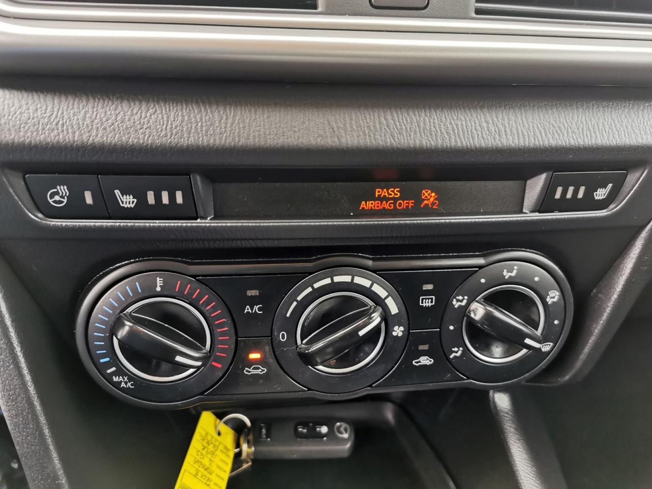 2018 Mazda MAZDA3 i Touring - Photo #24