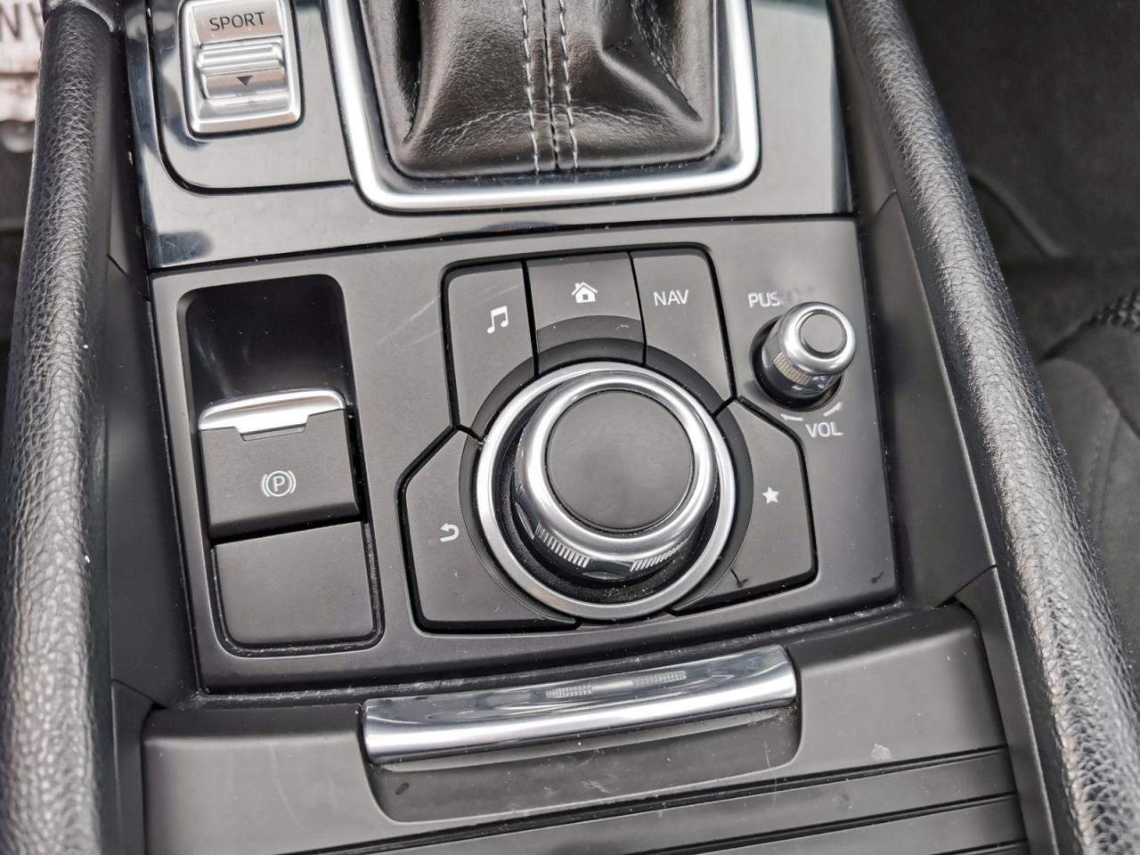 2018 Mazda MAZDA3 i Touring - Photo #27