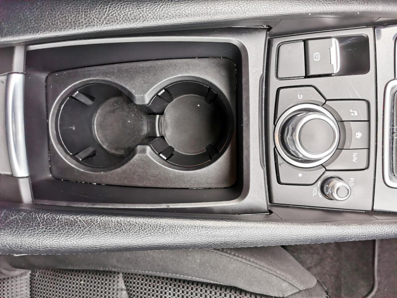 2018 Mazda MAZDA3 i Touring - Photo #28