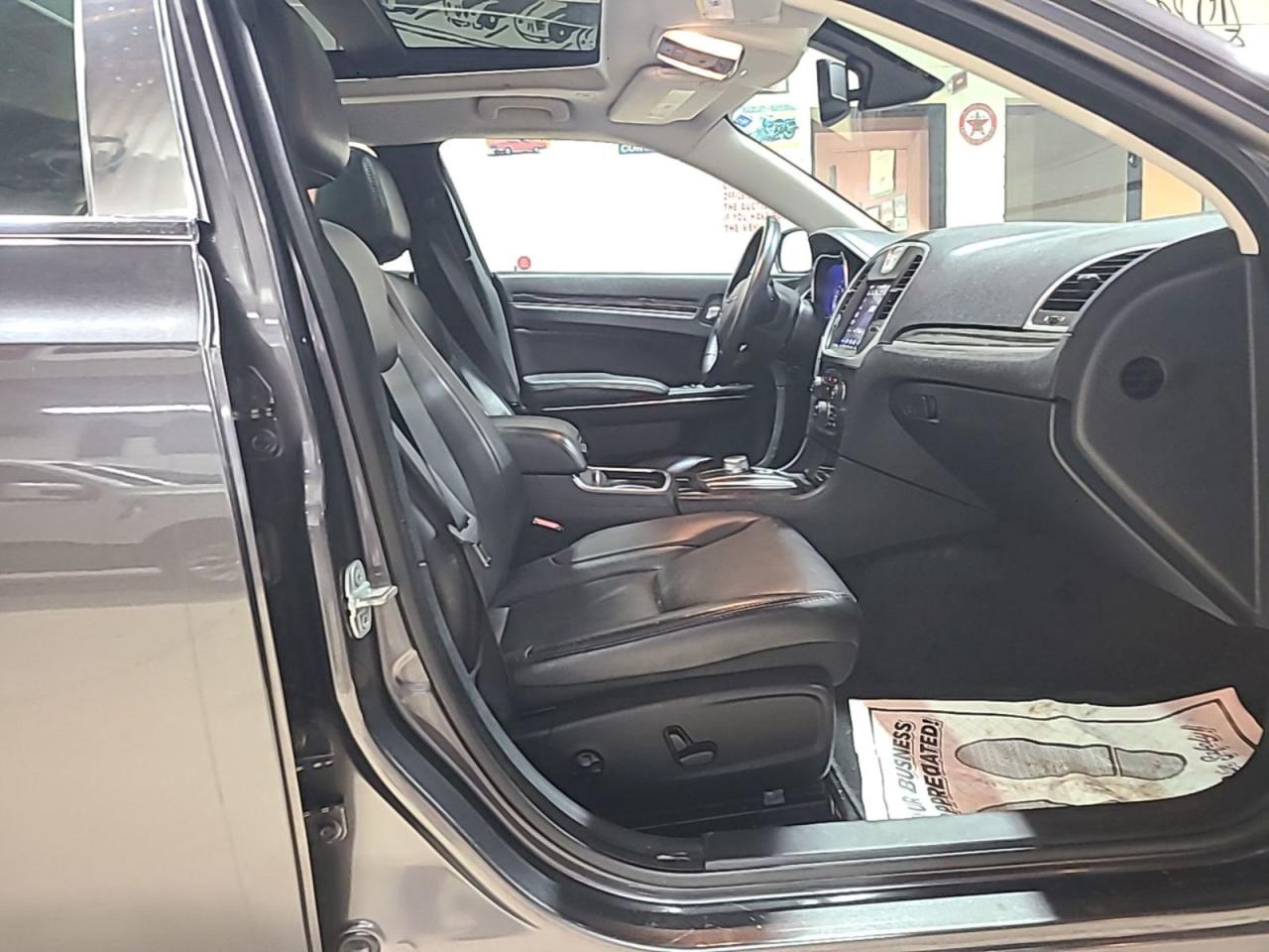 2018 Chrysler 300 Touring  - Photo #5