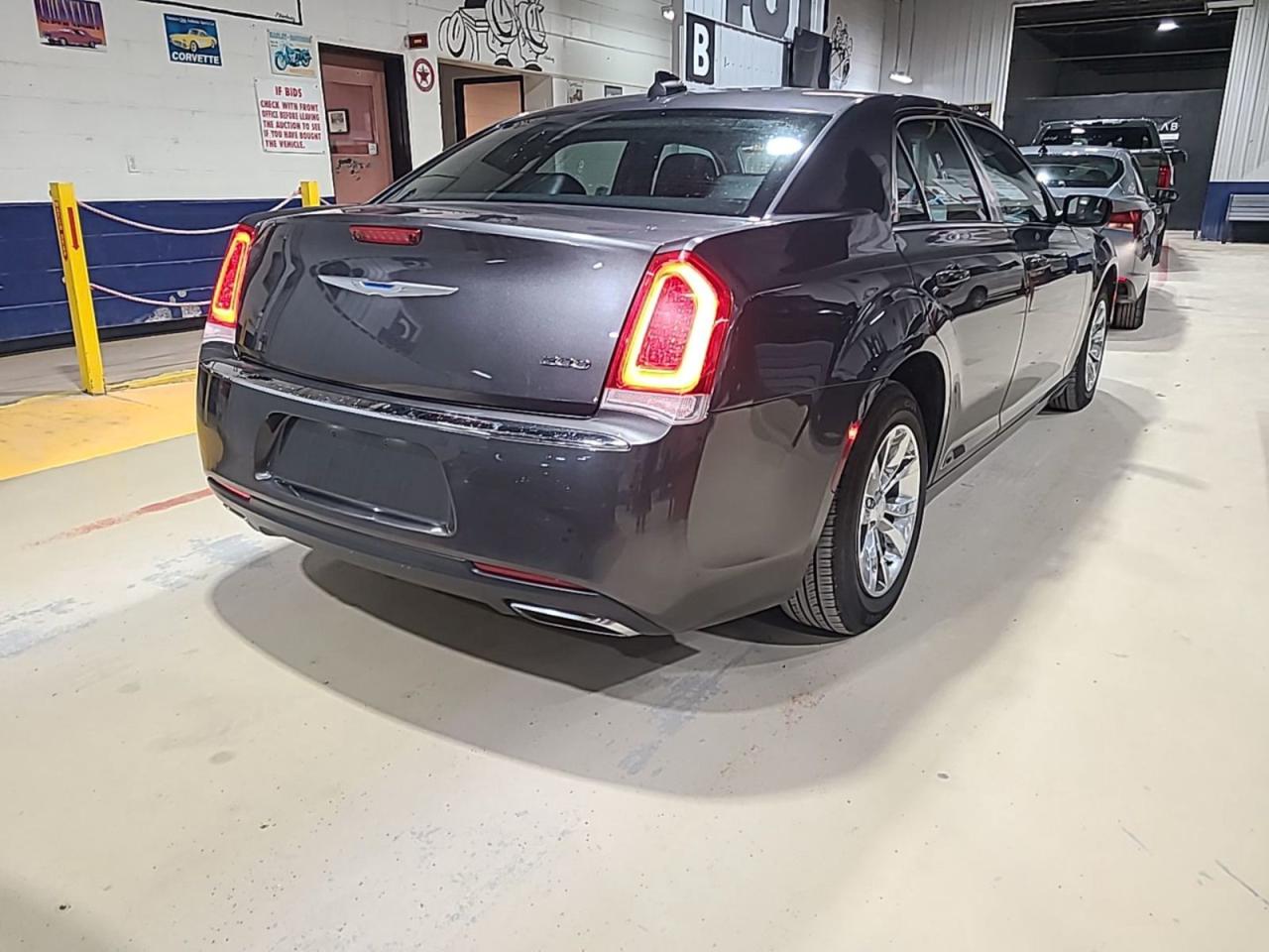 2018 Chrysler 300 Touring  - Photo #3