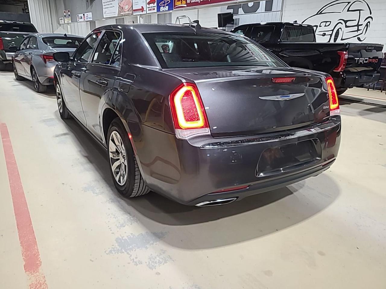2018 Chrysler 300 Touring  - Photo #2