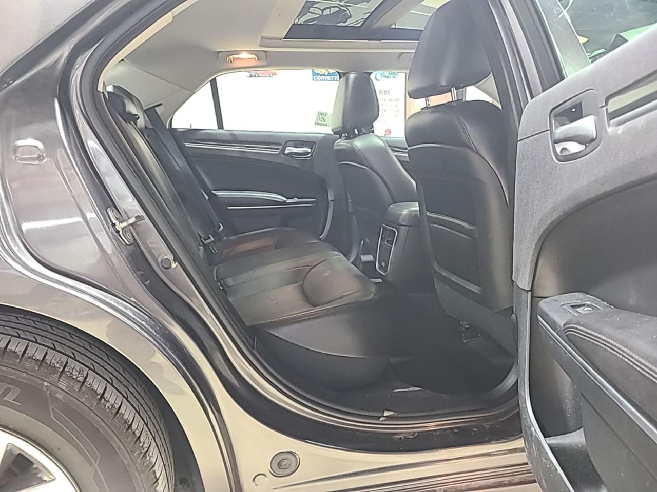 2018 Chrysler 300 Touring  - Photo #10