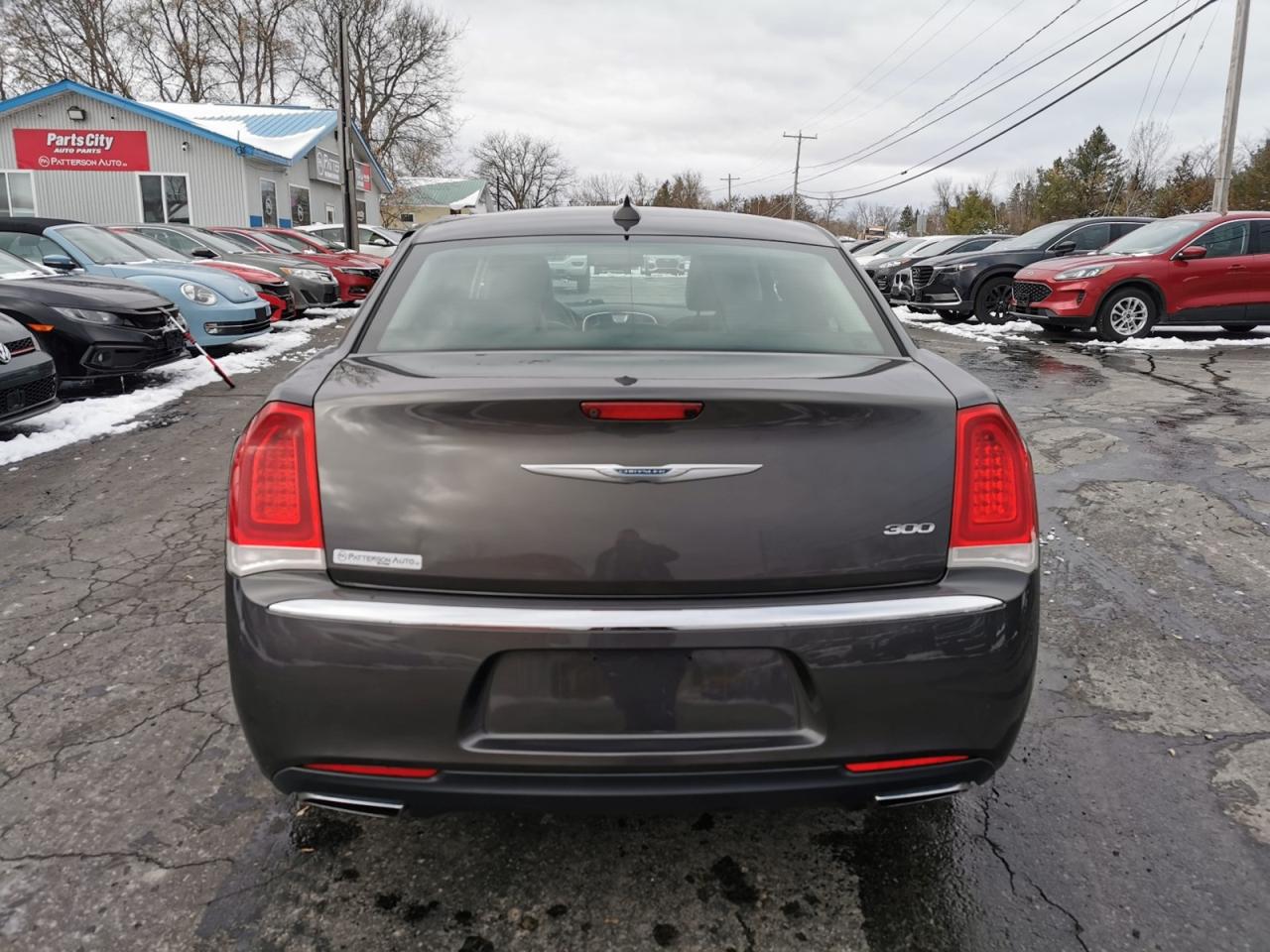 2018 Chrysler 300 Touring  Photo3
