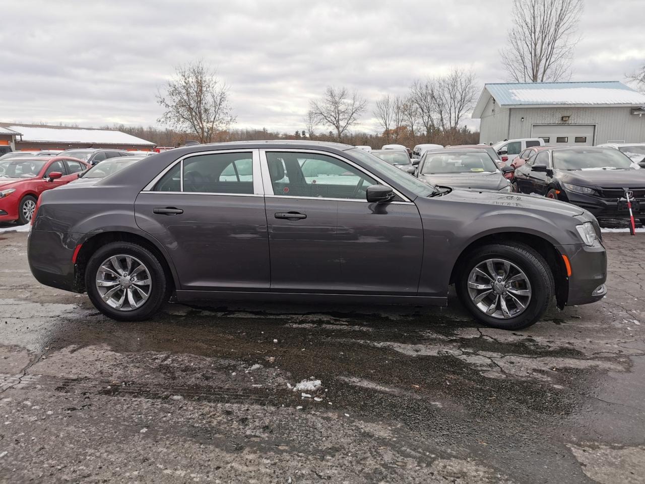 2018 Chrysler 300 Touring  - Photo #6