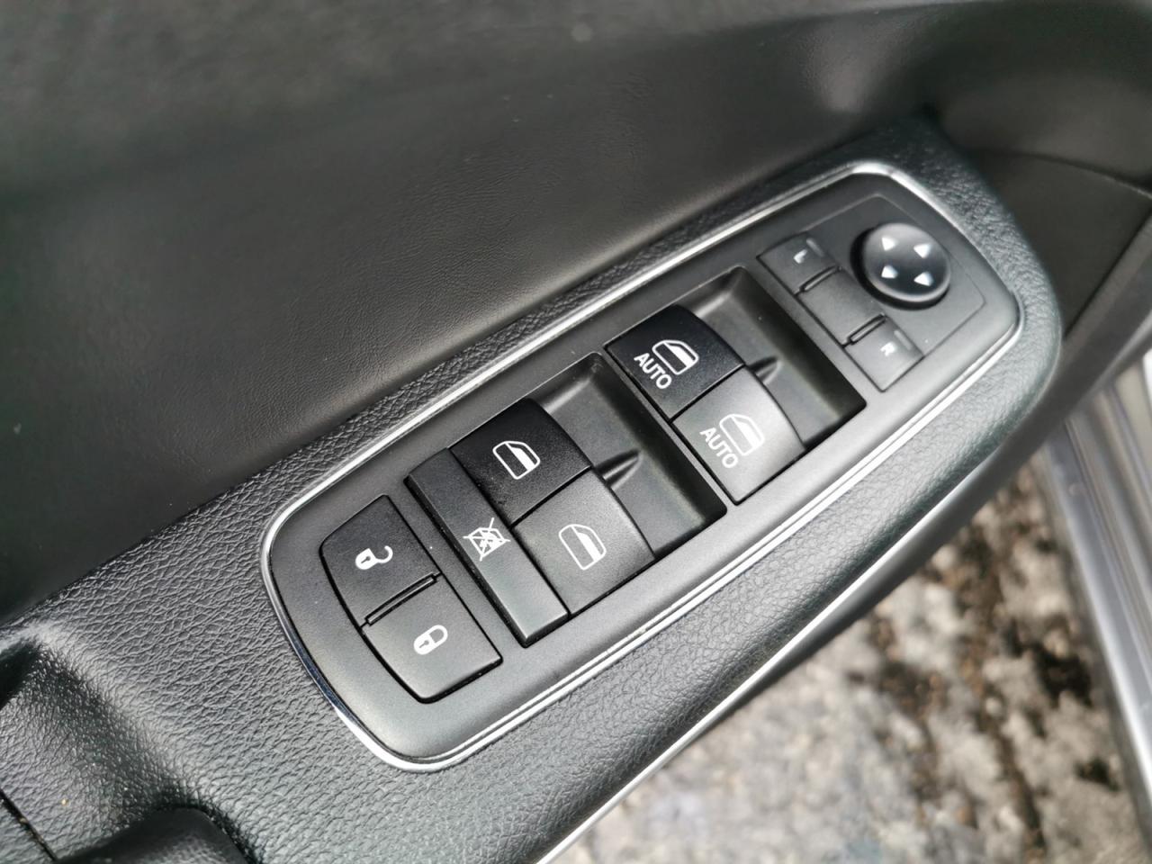 2018 Chrysler 300 Touring  - Photo #10