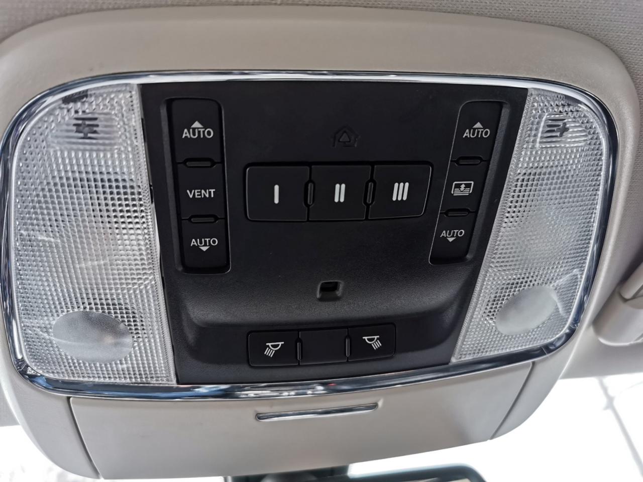 2018 Chrysler 300 Touring  - Photo #29