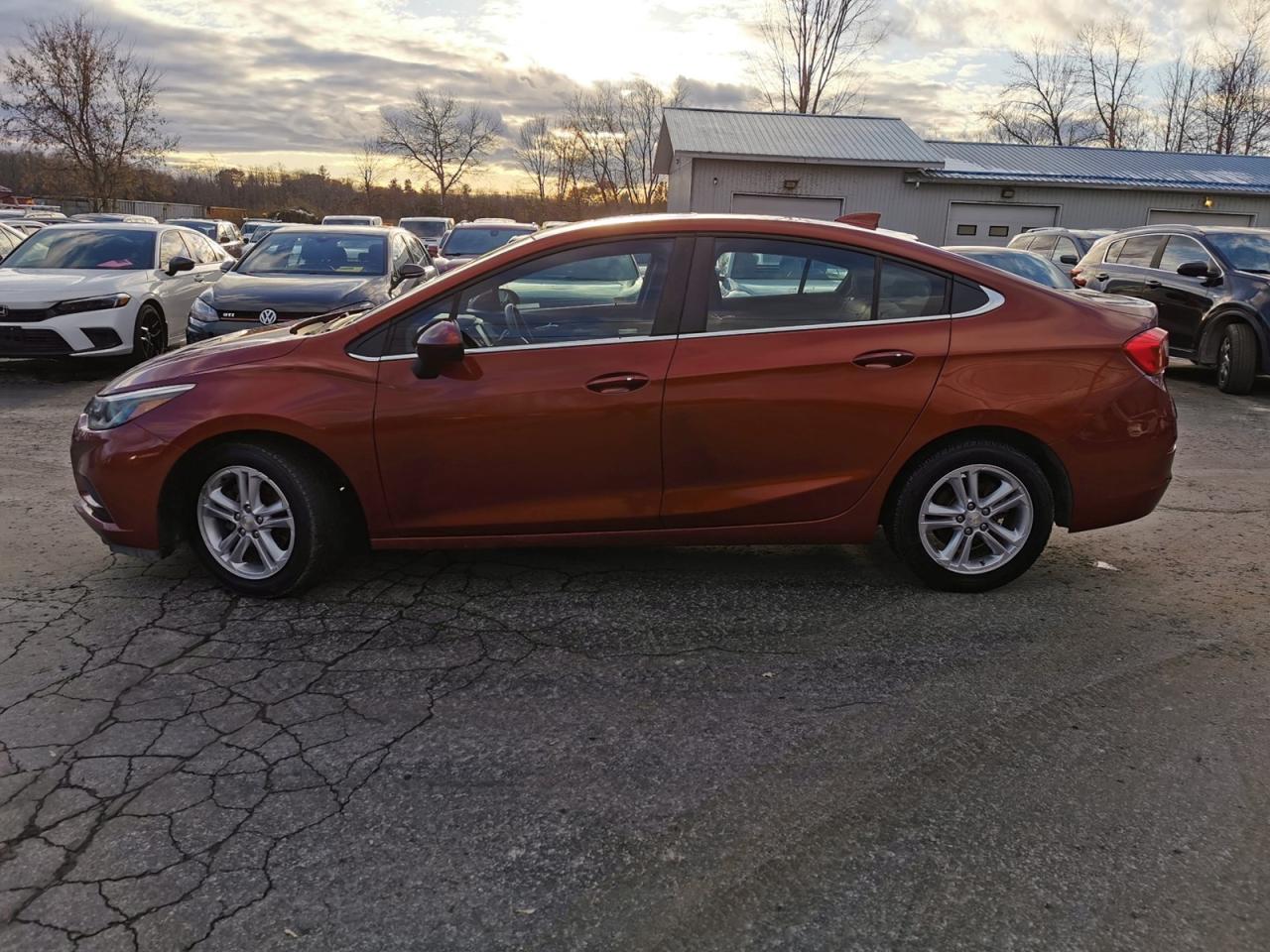 2017 Chevrolet Cruze LT Photo